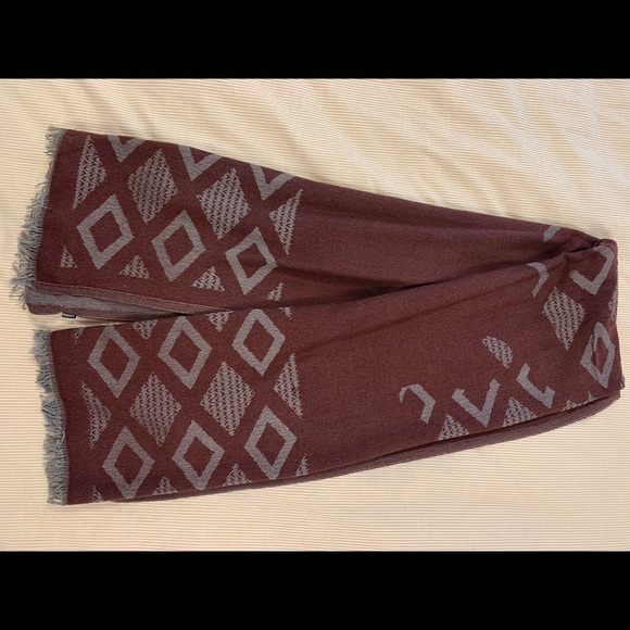 Roots reversible scarf - Picture 2 of 3